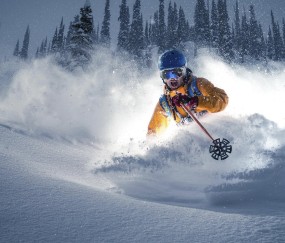 爱游戏娱乐-莱万多夫斯基迎来十二赛季高光表现，皇家马德里球迷沸腾！