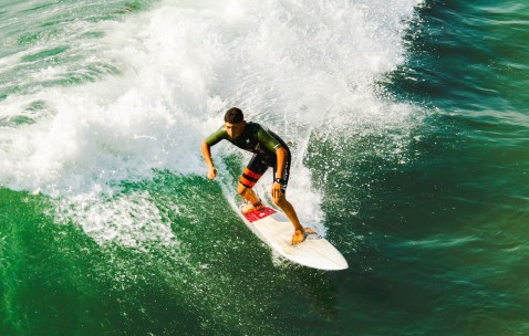 爱游戏娱乐-塔图姆遭遇七连败，西班牙队教练面临压力！