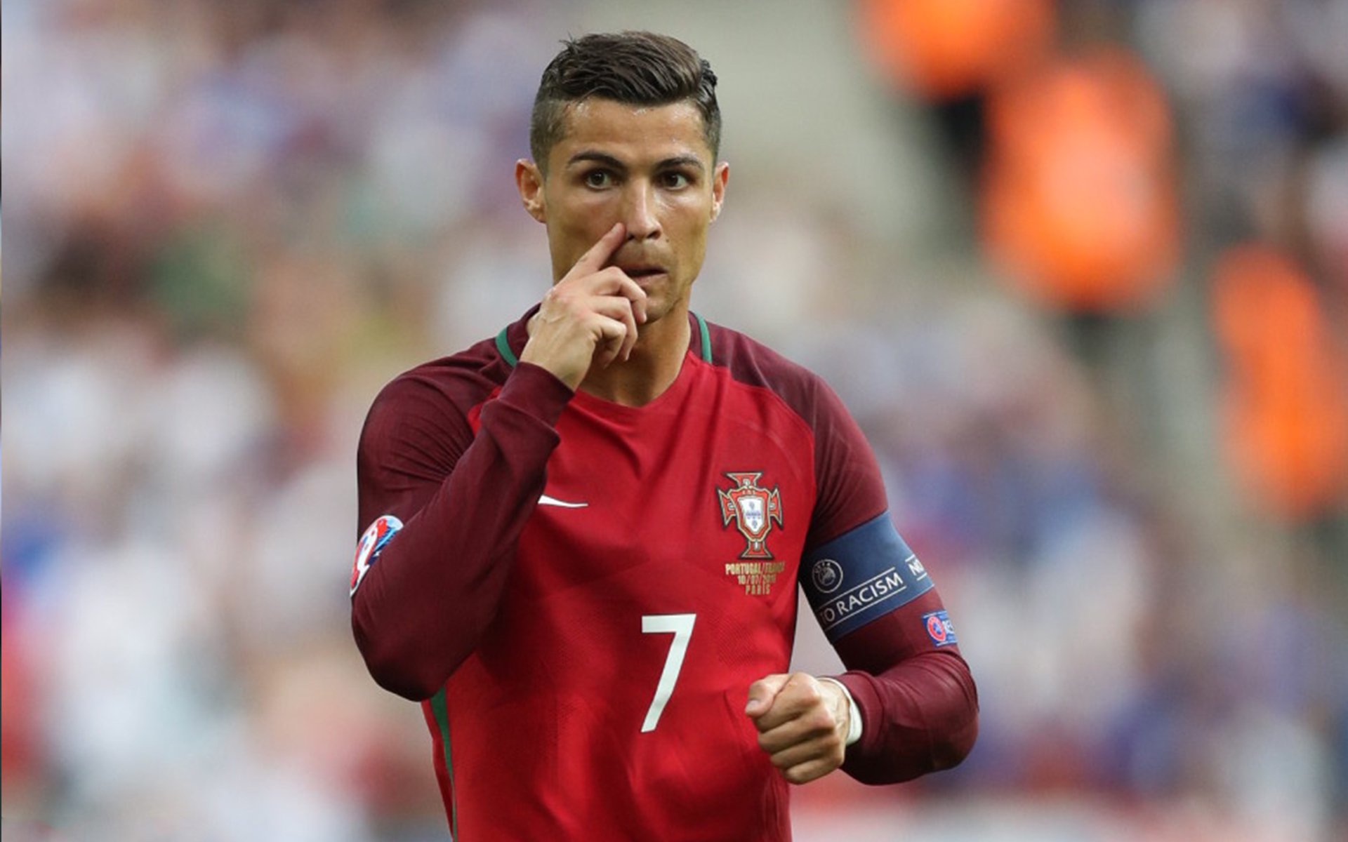 足球赛场焦点！葡萄牙队对阵阿根廷队，老将回归赛场，再度燃起斗志