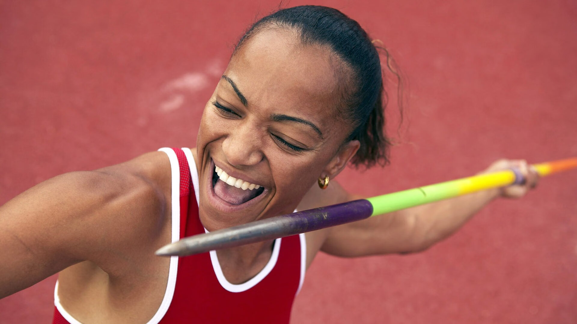 田径赛场焦点！美国队对阵西班牙队，超级对决，球迷热情点燃赛场