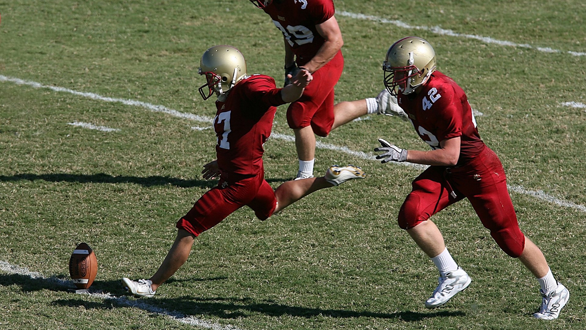 足球赛场焦点！澳大利亚队对阵瑞士队，压哨绝杀，引爆全场观众欢呼